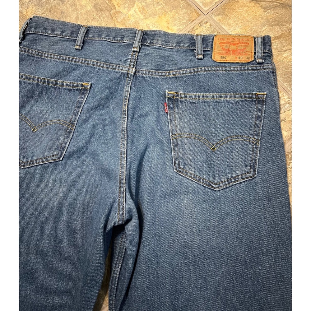 Levi's 550 Relaxed Fit Jeans Mens 40x32 Blue Medium Wash Tapered Leg - Picture 4 of 9
